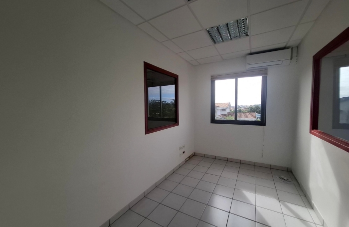 Location Bureaux 116m&sup2; 7 pièces Le Lamentin