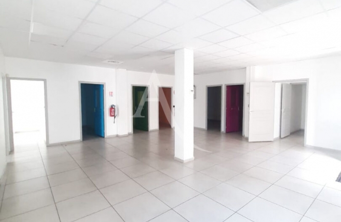 Vente Bureaux 150m&sup2; 10 pi&egrave;ces Fort de france