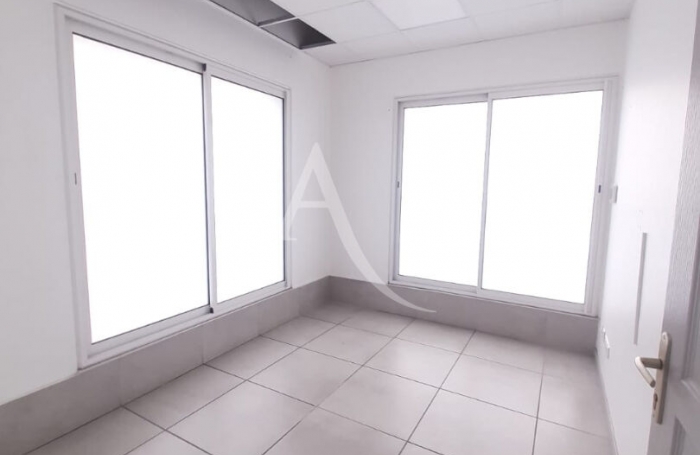 Vente Bureaux 150m&sup2; 10 pi&egrave;ces Fort de france