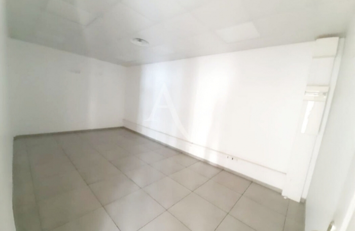 Vente Bureaux 150m&sup2; 10 pi&egrave;ces Fort de france