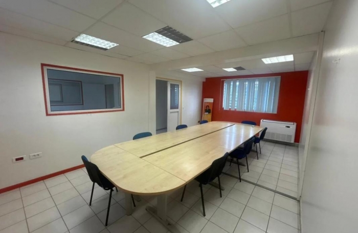 Location Bureaux 216m&sup2; 14 pièces Ducos