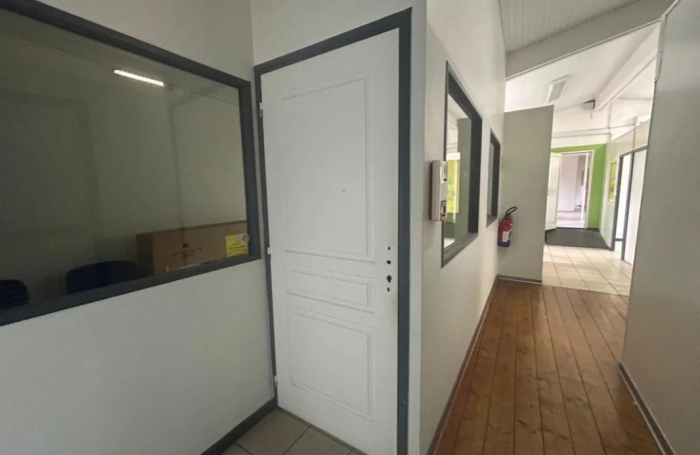 Location Bureaux 216m&sup2; 14 pièces Ducos