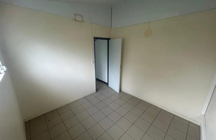 Location Bureaux 216m&sup2; 14 pièces Ducos