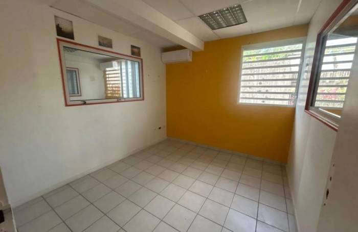 Location Bureaux 216m&sup2; 14 pièces Ducos