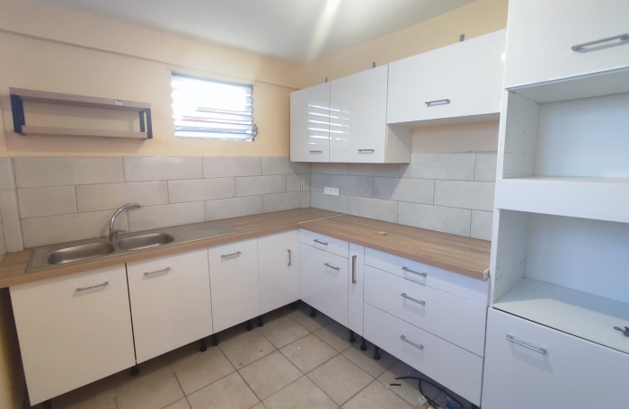 T4 enti&egrave;rement r&eacute;nov&eacute; avec jardin clotur&eacute;- Schoelcher