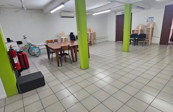 Rivi&egrave;re-Sal&eacute;e   Bien professionnel &agrave; fort potentiel   210 m2 + terrasses