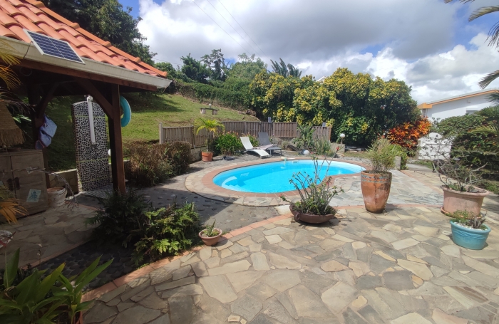 Jolie Villa avec piscine privative - secteur LAMENTIN/SAINT-JOSEPH- toutes charges comprises.