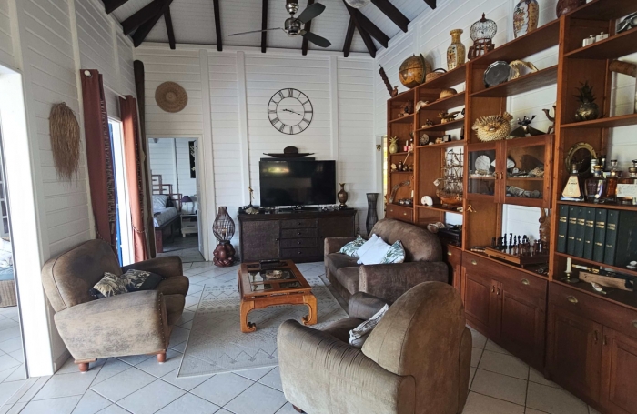 Magnifique villa F4 avec  piscine, vue mer et garage en parfaite &eacute;tat
