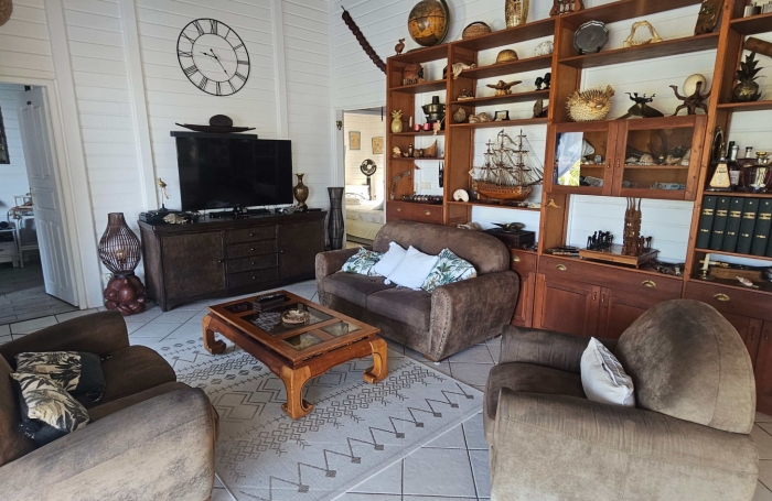 Magnifique villa F4 avec  piscine, vue mer et garage en parfaite &eacute;tat