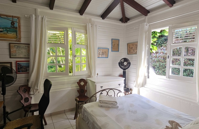 Magnifique villa F4 avec  piscine, vue mer et garage en parfaite &eacute;tat