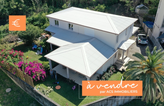 Villa avec vue d&eacute;gag&eacute;e sur les ilets du Robert - LE ROBERT