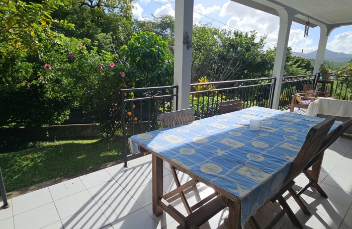 Jolie maison familiale avec grande terrasse et jardin