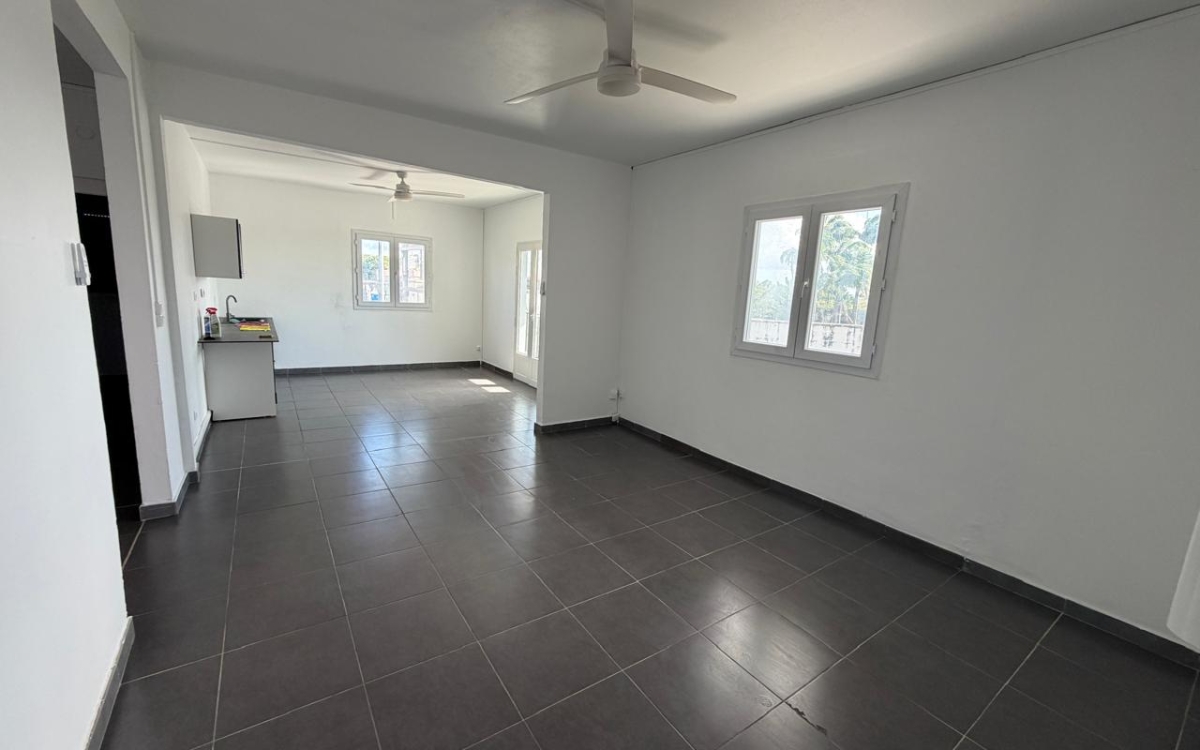 Cluny- Bureaux avec terrasse &ndash; Acc&egrave;s rocade imm&eacute;diat