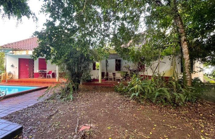 Maison atypique de type F12 avec travaux