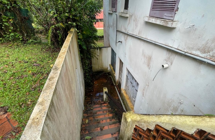 Maison atypique de type F12 avec travaux