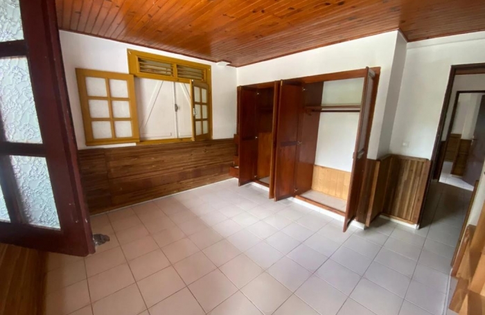 Location Appartement 85m&sup2; 3 pièces Sainte Marie