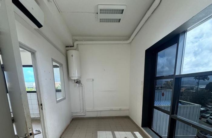 Location Bureaux 65m&sup2; Le Lamentin