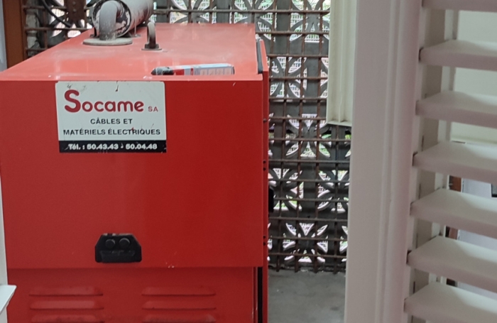 Grand local commercial &agrave; Ducos