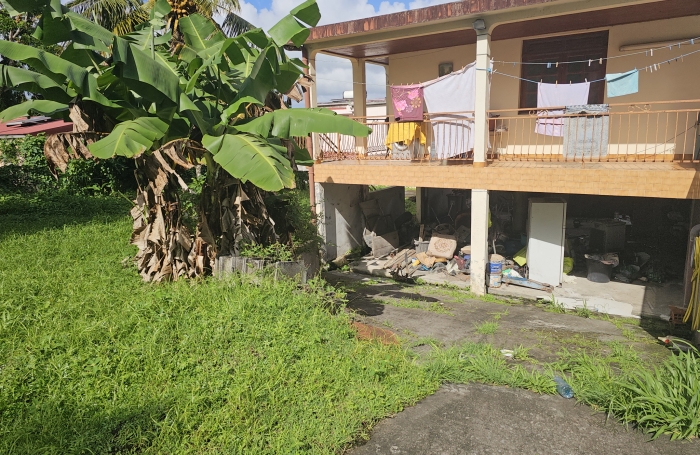 Maison &agrave; renover F5+F2 sur 2 niveaux - LE LAMENTIN