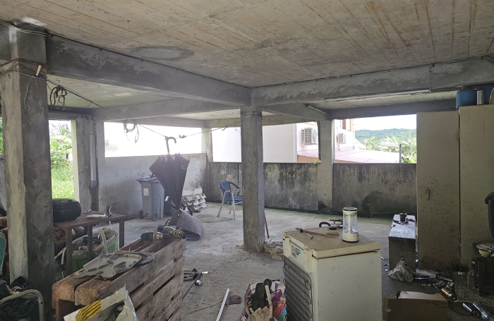 Maison &agrave; renover F5+F2 sur 2 niveaux - LE LAMENTIN