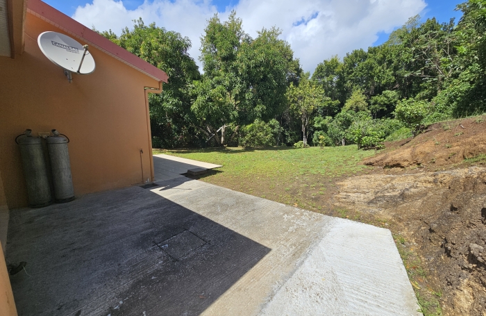 Maison F4 sur 5 071 m2 de terrain, constructible en partie - SCHOELCHER