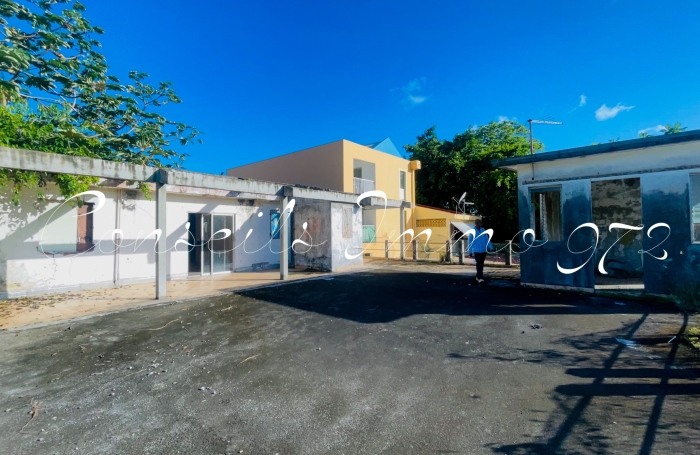 &Agrave; Vendre   Ensemble Immobilier &agrave; r&eacute;inventer   Bourg du Marin