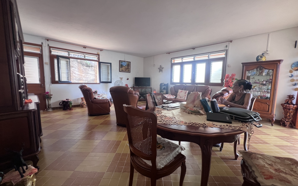  Trinit&eacute; bourg- Villa 4 chambres avec grands volumes - 390K&euro;
