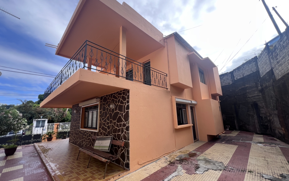  Trinit&eacute; bourg- Villa 4 chambres avec grands volumes - 390K&euro;