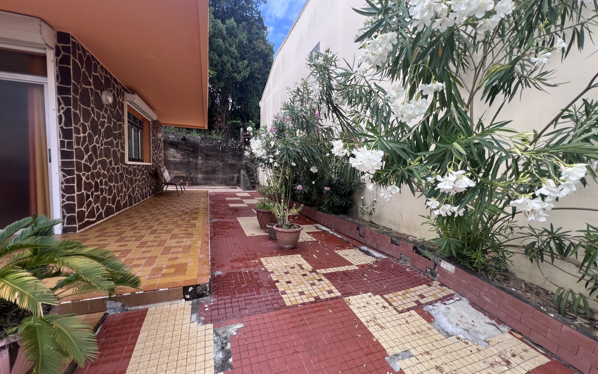  Trinit&eacute; bourg- Villa 4 chambres avec grands volumes - 390K&euro;