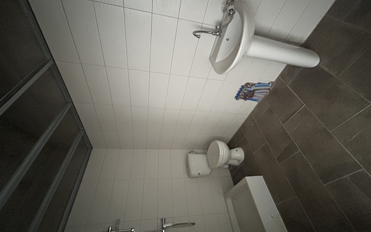 Rivi&egrave;re Pilote - Local professionnel 96 m&sup2; - 2500&euro; HT/Mois