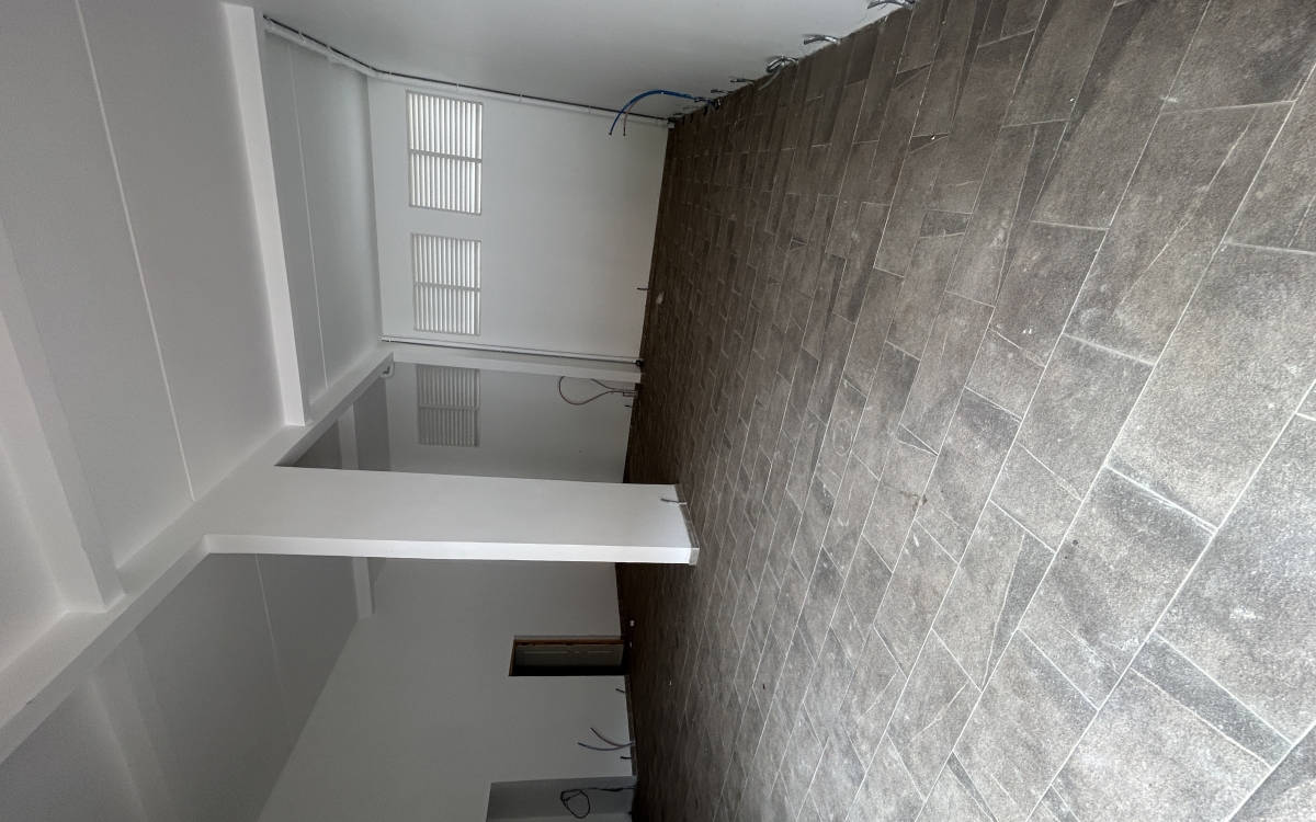 Rivi&egrave;re Pilote - Local professionnel 96 m&sup2; - 2500&euro; HT/Mois
