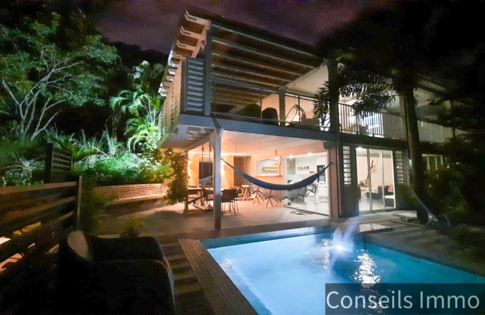 Villa duplex T5 + T3 locatif, piscine, vue mer - Morne Courbaril - Le Marin
