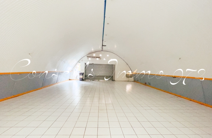Local entrep&ocirc;t 140 m2 - 4,17 m sous plafond, double acc&egrave;s - ZI Cocotte - Ducos