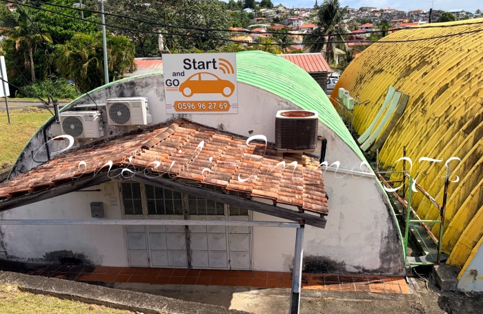 Local entrep&ocirc;t 140 m2 - 4,17 m sous plafond, double acc&egrave;s - ZI Cocotte - Ducos
