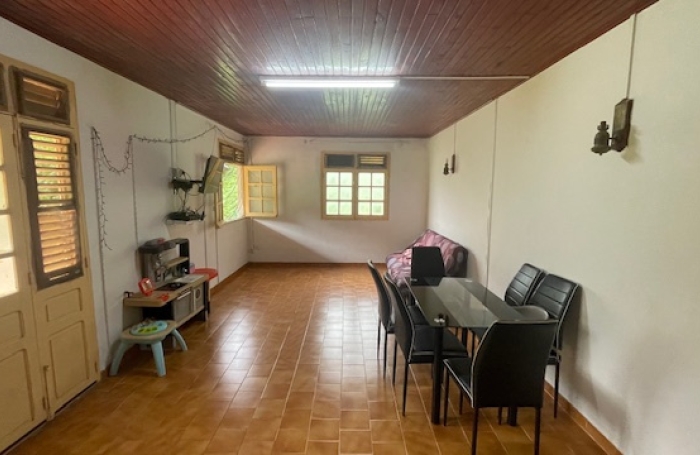 Ensemble immobilier une maison F4 avec une d&eacute;pendance F3 sur un grand terrain - AJOUPA BOUILLON