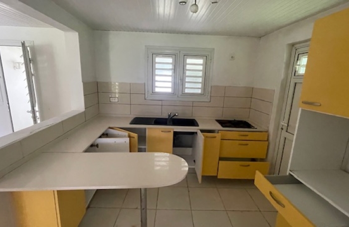 Ensemble immobilier une maison F4 avec une d&eacute;pendance F3 sur un grand terrain - AJOUPA BOUILLON