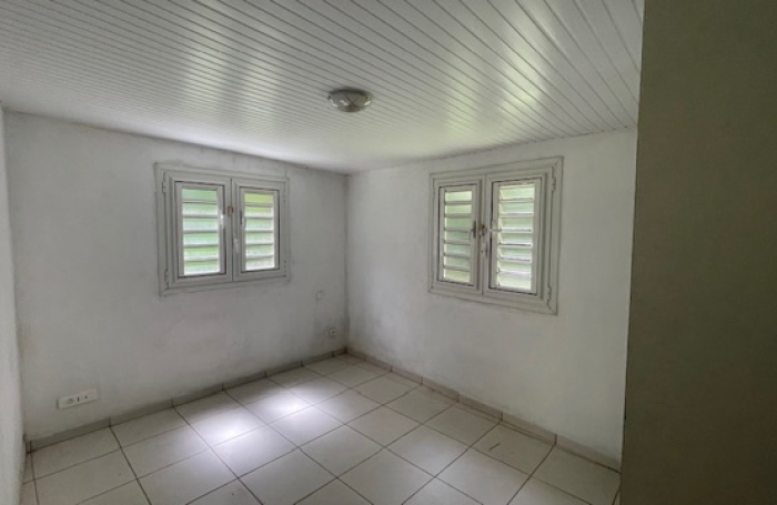 Ensemble immobilier une maison F4 avec une d&eacute;pendance F3 sur un grand terrain - AJOUPA BOUILLON