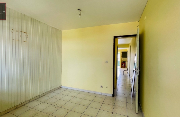 Location Appartement T3 au dernier &eacute;tage &agrave; Rivi&egrave;re-Sal&eacute;e