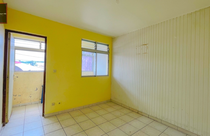 Location Appartement T3 au dernier &eacute;tage &agrave; Rivi&egrave;re-Sal&eacute;e