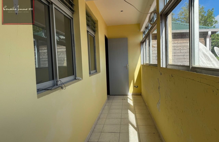 Location Appartement T3 au dernier &eacute;tage &agrave; Rivi&egrave;re-Sal&eacute;e