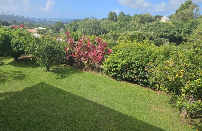 Grande maison F5 avec terrasses, piscine, vue mer et beau terrain paysag&eacute;