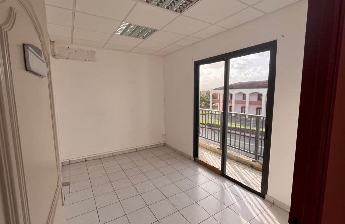 Location Bureaux 116m&sup2; Le Lamentin