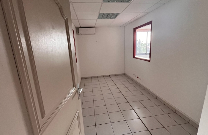Location Bureaux 116m&sup2; Le Lamentin