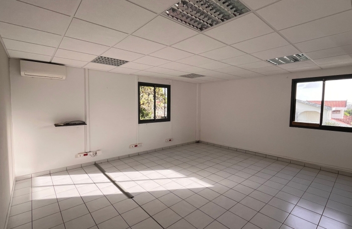 Location Bureaux 116m&sup2; Le Lamentin