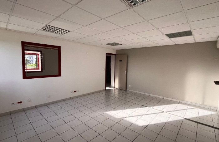 Location Bureaux 116m&sup2; Le Lamentin