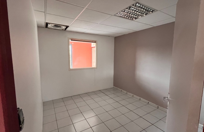 Location Bureaux 116m&sup2; Le Lamentin