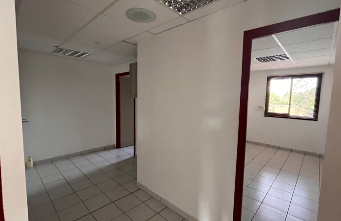 Location Bureaux 116m&sup2; Le Lamentin