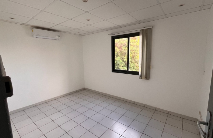 Location Bureaux 10m&sup2; Le Lamentin
