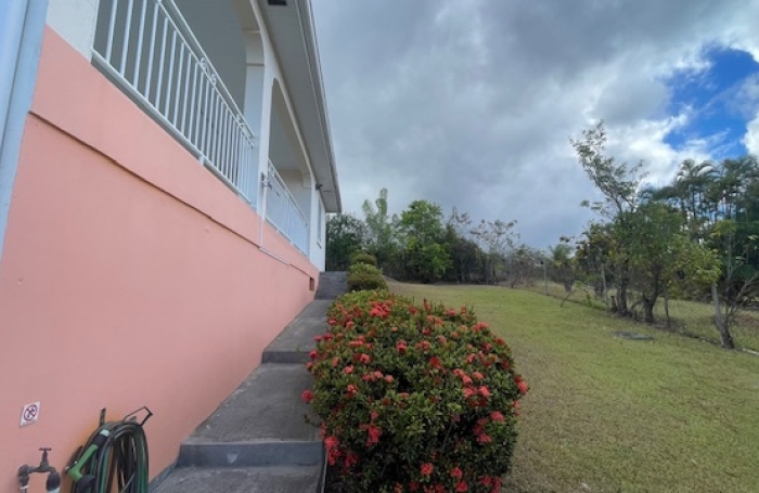 Belle villa F4 avec vue mer et montagne Pel&eacute;e - LE MORNE-VERT