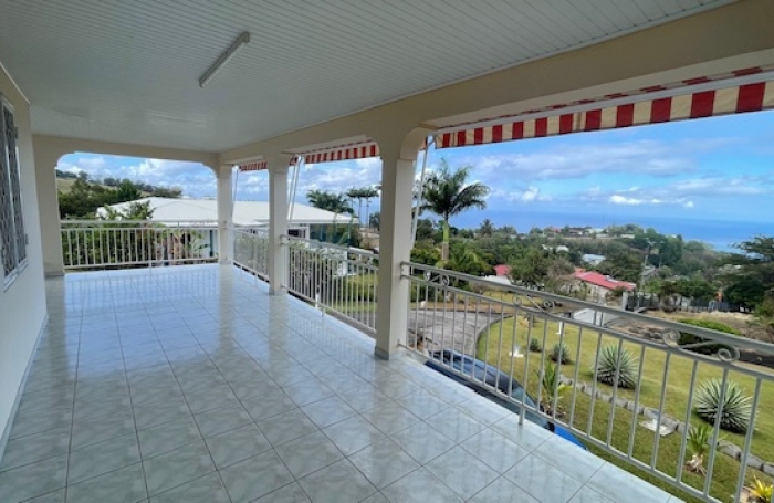 Belle villa F4 avec vue mer et montagne Pel&eacute;e - LE MORNE-VERT